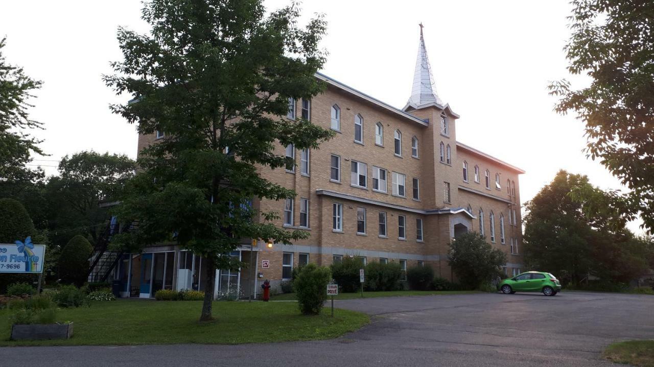 Mhotel Domaine L'Envolee- Maison Fleurie Victoriaville Eksteriør bilde